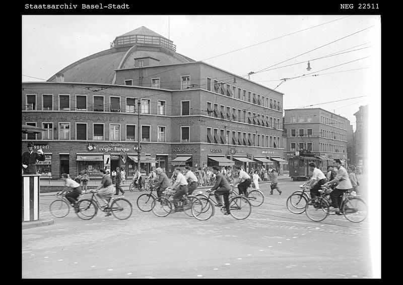 Fahrradverkehr bei der Markthalle (Viaduktstrasse).