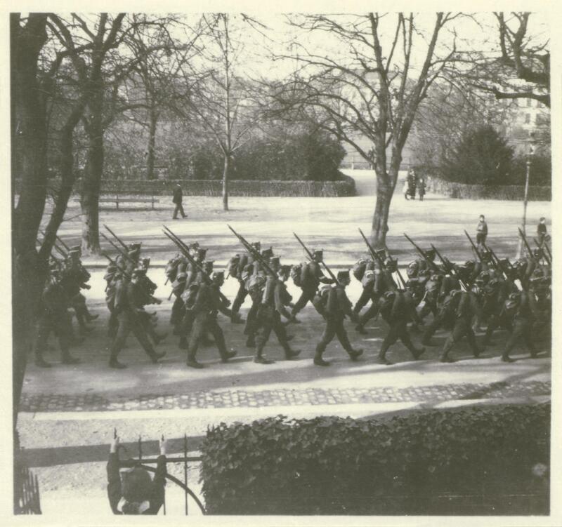 Truppeninspektion auf der Schützenmatte (Marschierende Truppe).