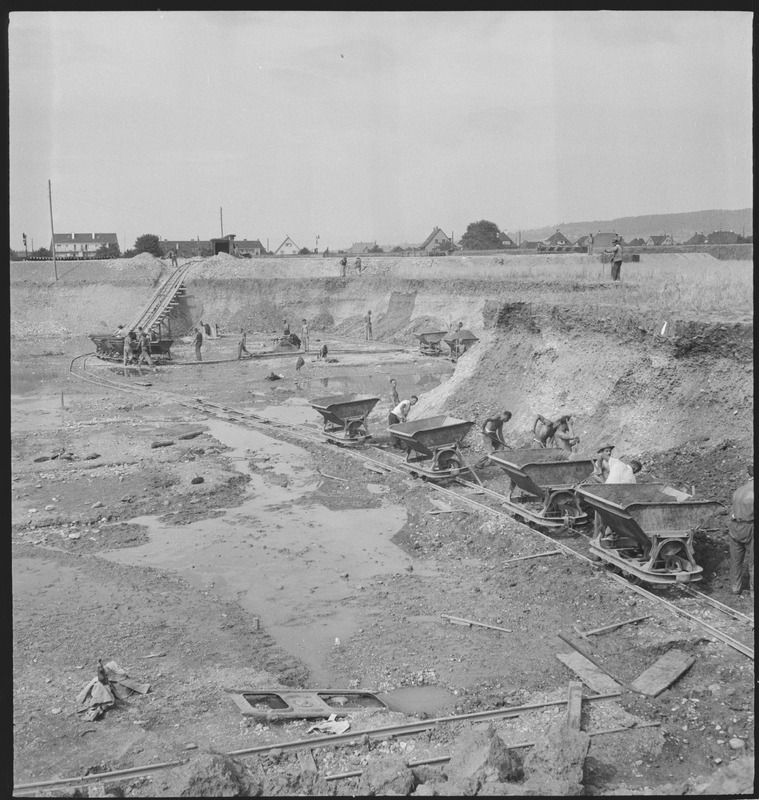 Spektakuläre Aktionen wie der Aushub des Hafenbeckens II 1936/37 trugen zur Bekanntheit des Arbeitsrappens bei. Um möglichst viele Männer zu beschäftigen, wurden die Arbeiten trotz bereitstehender Bagger von Hand ausgeführt.