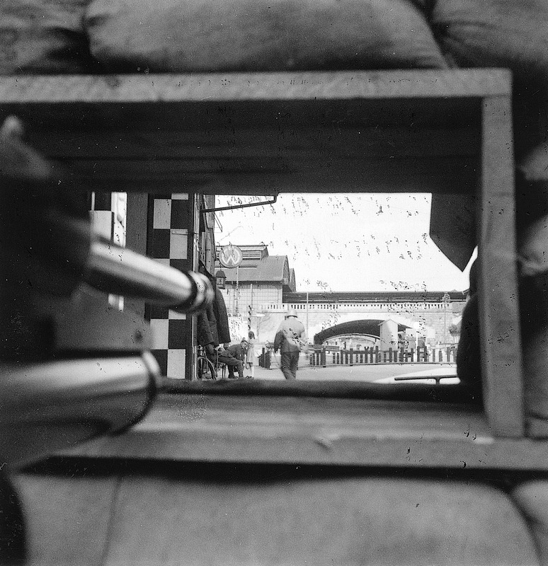 Besonders massiv wurde die Gegend rund um den Badischen Bahnhof mit Militärbauten gesichert, da die Einfahrt militärischer Züge mit deutschen Truppen befürchtet wurde.
