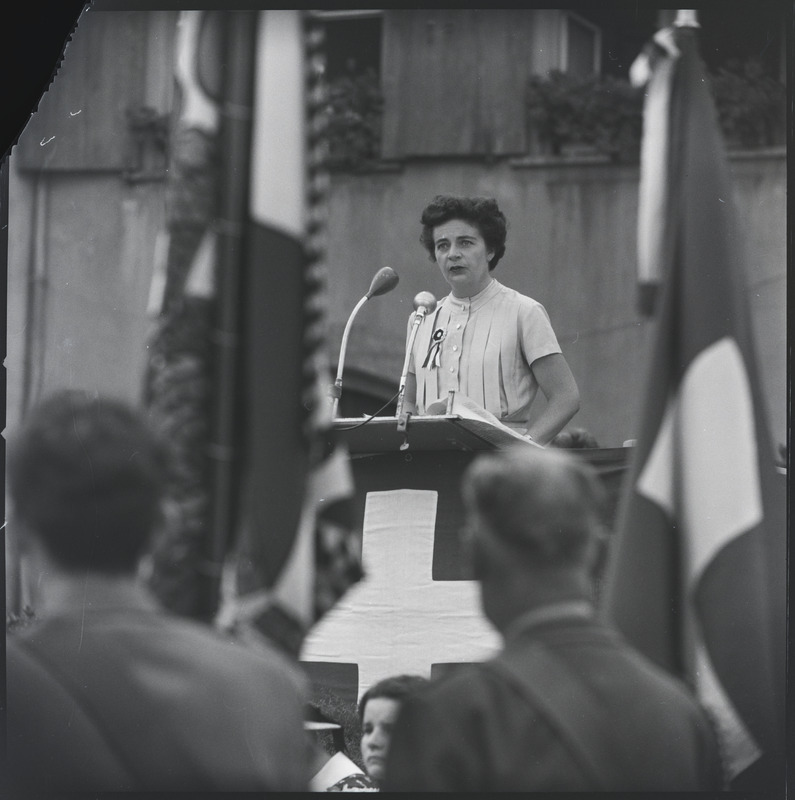 1958 hielt Basels erste Rektorin einer allgemeinbildenden Schule, Margaretha Amstutz von der 1957 gegründeten Mädchenoberschule MOS, die Festrede an der offiziellen Bundesfeier auf dem Münsterplatz zum Thema Mädchenbildung. 1961 wurde sie als eine der ersten 13 Frauen in den Weiteren Bürgerrat gewählt.